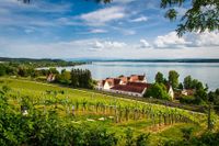 Blick auf den See, von der Frontseite des Hauses